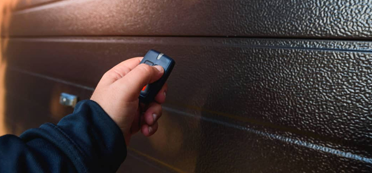 automatic door opener with remote control in Pico Rivera